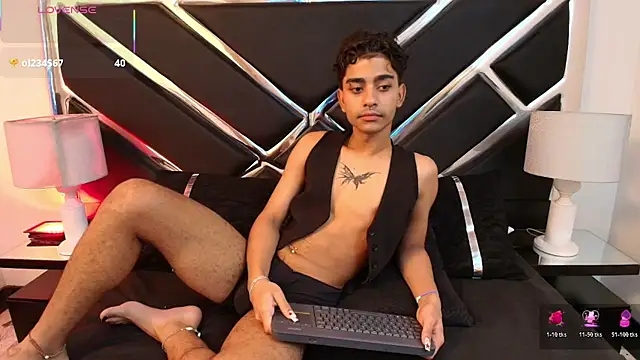 Snapshot of MiikeOthon chatting on 04/13/26, 04:27 MiikeOthon online show from 04/13/26, 04:27