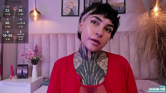 Snapshot of Luana_fiore chatting on 04/08/26, 12:17 Luana fiore online show from 04/08/26, 12:17