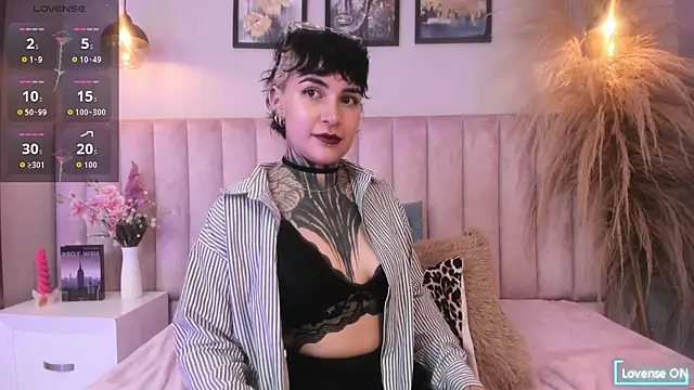 Snapshot of Luana_fiore chatting on 04/10/26, 12:23 Luana fiore online show from 04/10/26, 12:23