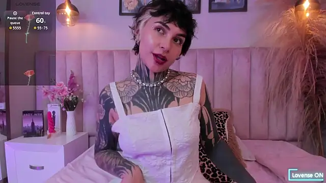 Snapshot of Luana_fiore chatting on 04/07/26, 12:40 Luana fiore online show from 04/07/26, 12:40