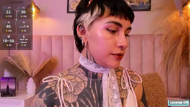 Snapshot of Luana_fiore chatting on 04/14/26, 12:21 Luana fiore online show from 04/14/26, 12:21