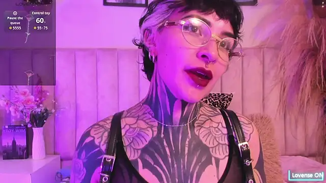 Snapshot of Luana_fiore chatting on 04/12/26, 12:19 Luana fiore online show from 04/12/26, 12:19