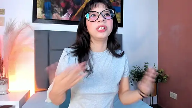 AliceThompsonn  online show from 04/10/26, 06:04