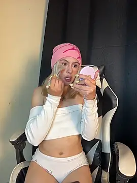 Snapshot of Lia_fire chatting on 04/04/26, 02:18 Lia fire online show from 04/04/26, 02:18