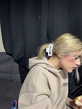 Snapshot of Lia_fire chatting on 04/13/26, 02:59 Lia fire online show from 04/13/26, 02:59