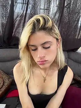 Lia fire online show from 05/18/26, 07:07