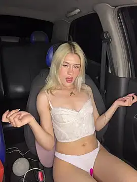 Lia fire online show from 04/23/26, 05:14