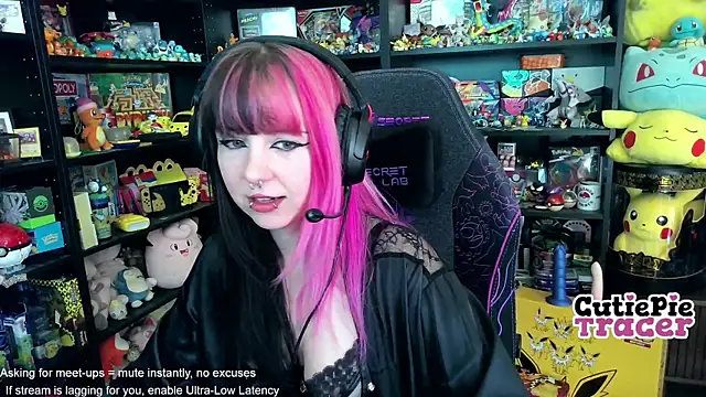 Snapshot of CutieTracer chatting on 05/24/26, 04:07 CutieTracer online show from 05/24/26, 04:07