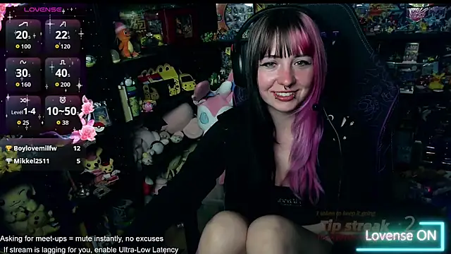 Snapshot of CutieTracer chatting on 06/12/26, 09:45 CutieTracer online show from 06/12/26, 09:45