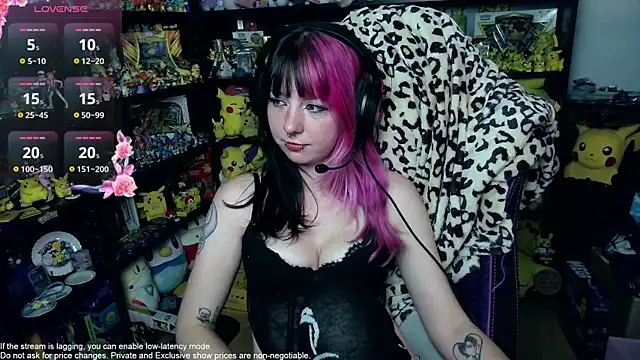 Snapshot of CutieTracer chatting on 07/14/26, 07:09 CutieTracer online show from 07/14/26, 07:09