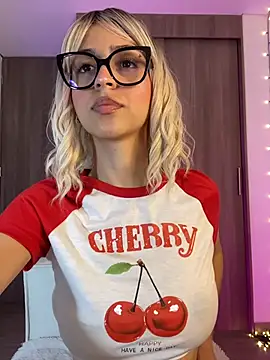 Snapshot of DrachyG____ chatting on 04/14/26, 12:37 DrachyG online show from 04/14/26, 12:37