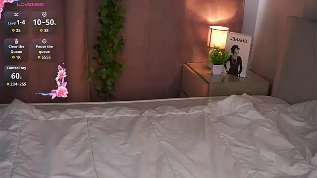 CandiceDossantos online show from 04/12/26, 08:17