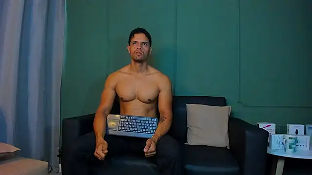Snapshot of dominc_berry chatting on 07/18/26, 12:36 dominc berry online show from 07/18/26, 12:36