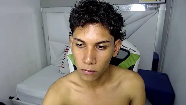 Snapshot of Taylorr_junior_ chatting on 03/31/26, 04:47 Taylorr junior online show from 03/31/26, 04:47