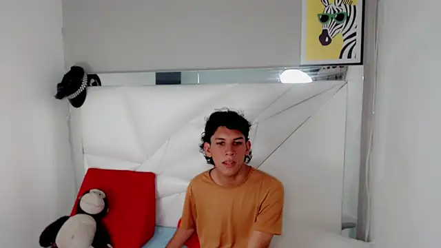 Snapshot of Taylorr_junior_ chatting on 04/11/26, 04:42 Taylorr junior online show from 04/11/26, 04:42