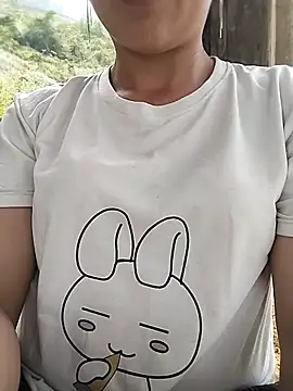 Snapshot of Lisa-aa chatting on 04/15/26, 05:35 Lisa-aa online show from 04/15/26, 05:35