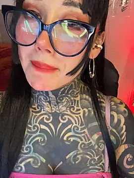 Snapshot of Musedreams chatting on 04/04/26, 02:18 Musedreams online show from 04/04/26, 02:18