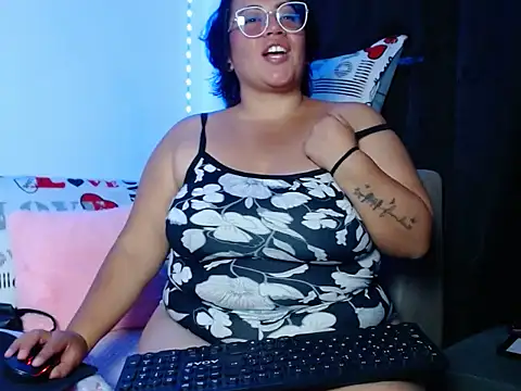 Snapshot of vibeSex1 chatting on 04/03/26, 12:50 vibeSex1 online show from 04/03/26, 12:50