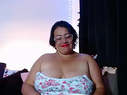 Snapshot of vibeSex1 chatting on 04/07/26, 06:10 vibeSex1 online show from 04/07/26, 06:10