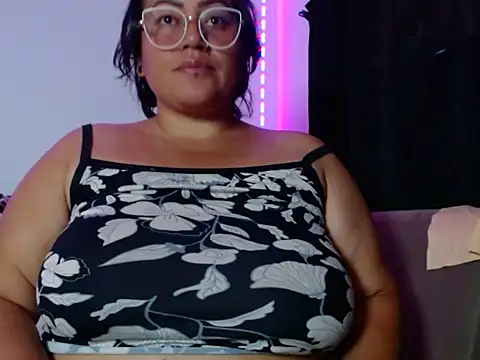 Snapshot of vibeSex1 chatting on 04/12/26, 07:17 vibeSex1 online show from 04/12/26, 07:17