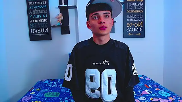 Snapshot of milo_hot_ chatting on 03/31/26, 08:00 milo hot online show from 03/31/26, 08:00