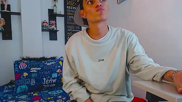 Snapshot of milo_hot_ chatting on 04/13/26, 09:30 milo hot online show from 04/13/26, 09:30