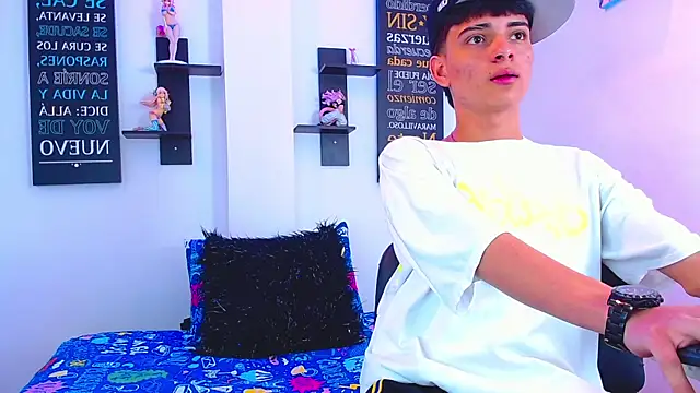 Snapshot of milo_hot_ chatting on 04/01/26, 07:11 milo hot online show from 04/01/26, 07:11