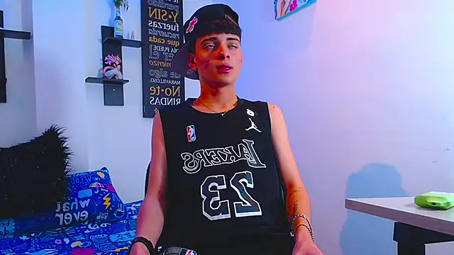 Snapshot of milo_hot_ chatting on 04/07/26, 07:04 milo hot online show from 04/07/26, 07:04