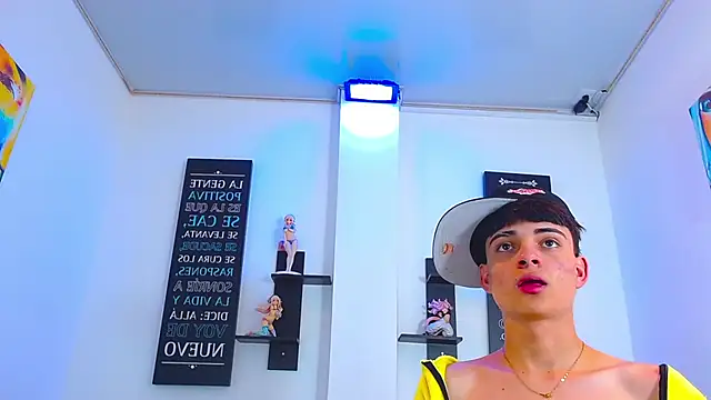 Snapshot of milo_hot_ chatting on 04/02/26, 08:15 milo hot online show from 04/02/26, 08:15