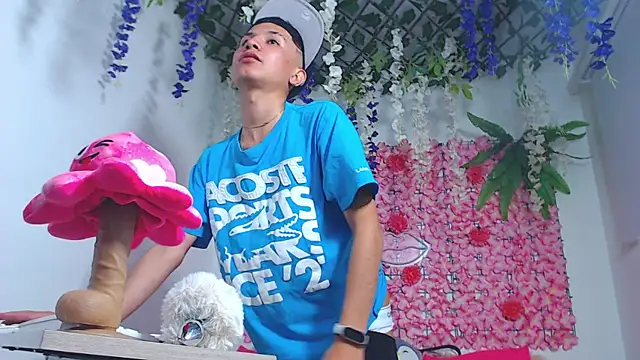 Thiagorincon22 online show from 04/10/26, 07:43