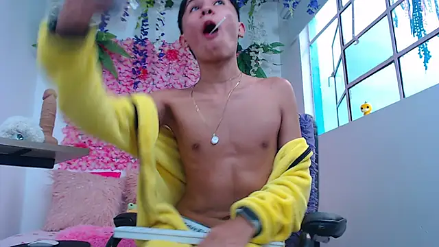 Thiagorincon22 online show from 03/31/26, 09:28