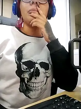 Snapshot of Violett_Sykes chatting on 04/07/26, 01:18 Violett Sykes online show from 04/07/26, 01:18