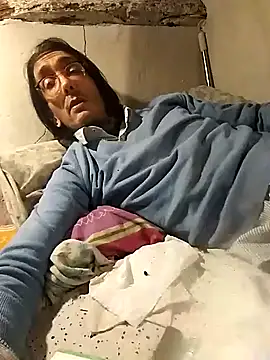 Snapshot of Polroom02 chatting on 04/15/26, 12:38 Polroom02 online show from 04/15/26, 12:38