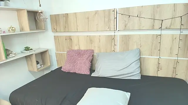 Selene  Luna online show from 04/07/26, 12:23