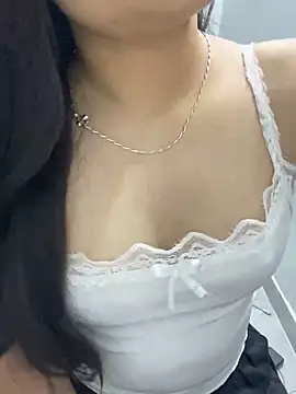 Rosecute11 online show from 05/08/26, 05:55