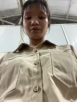 Snapshot of Elisa-a chatting on 04/14/26, 11:04 Elisa-a online show from 04/14/26, 11:04