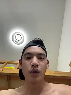 Snapshot of XHR2 chatting on 04/13/26, 10:52 XHR2 online show from 04/13/26, 10:52