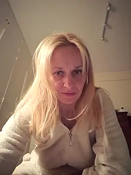 RinaSunX online show from 04/27/26, 03:04