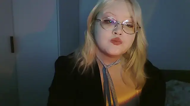Snapshot of Elayne_Sweet chatting on 06/14/26, 06:03 Elayne Sweet online show from 06/14/26, 06:03