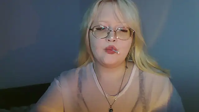 Snapshot of Elayne_Sweet chatting on 06/18/26, 06:01 Elayne Sweet online show from 06/18/26, 06:01