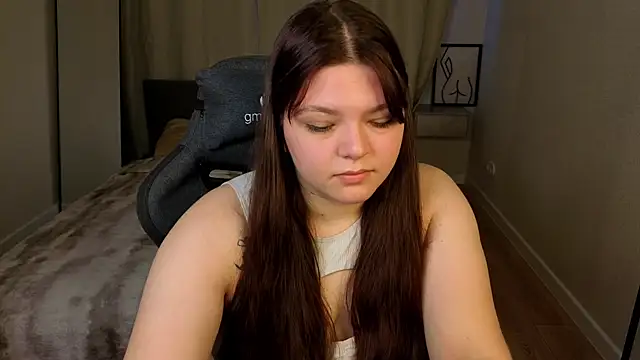 Evelyne Loo online show from 04/13/26, 01:20