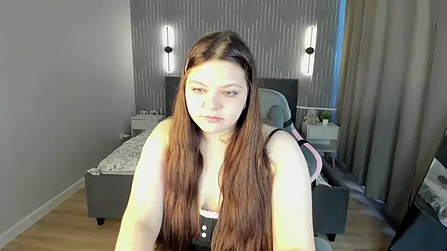 Evelyne Loo online show from 04/11/26, 07:45