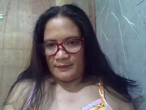 Snapshot of PinayZaira chatting on 05/13/26, 11:34 PinayZaira online show from 05/13/26, 11:34