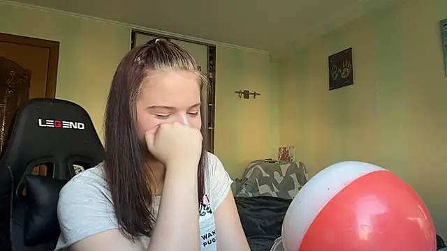 Snapshot of GiselleReidenbach chatting on 04/14/26, 05:12 GiselleReidenbach online show from 04/14/26, 05:12