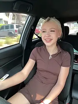 Kiss Auroraa online show from 04/05/26, 03:35