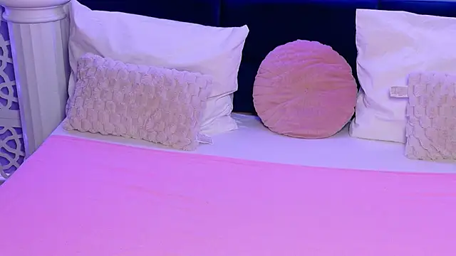 Snapshot of BlondieEve chatting on 04/08/26, 04:03 BlondieEve online show from 04/08/26, 04:03