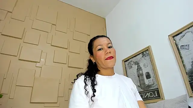 AkyraEbonyy online show from 04/15/26, 02:10