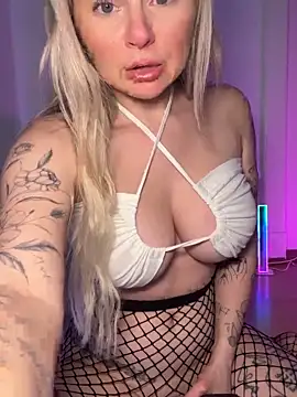 Snapshot of Shorty_Holly chatting on 05/12/26, 05:41 Shorty Holly online show from 05/12/26, 05:41