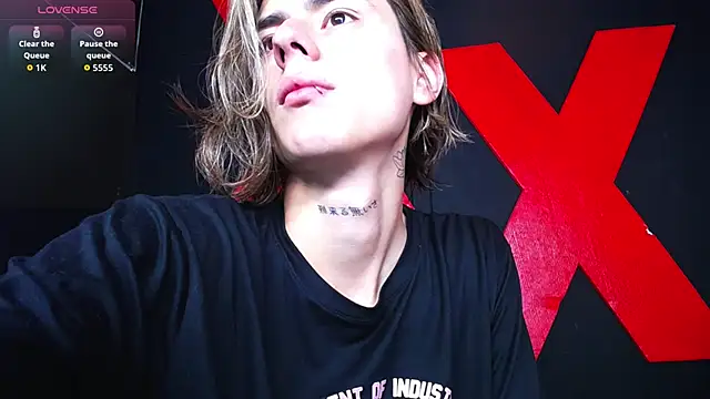 Snapshot of AlanFox1 chatting on 04/13/26, 01:26 AlanFox1 online show from 04/13/26, 01:26