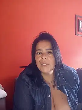 Snapshot of lucianamorocha chatting on 06/02/26, 04:18 lucianamorocha online show from 06/02/26, 04:18